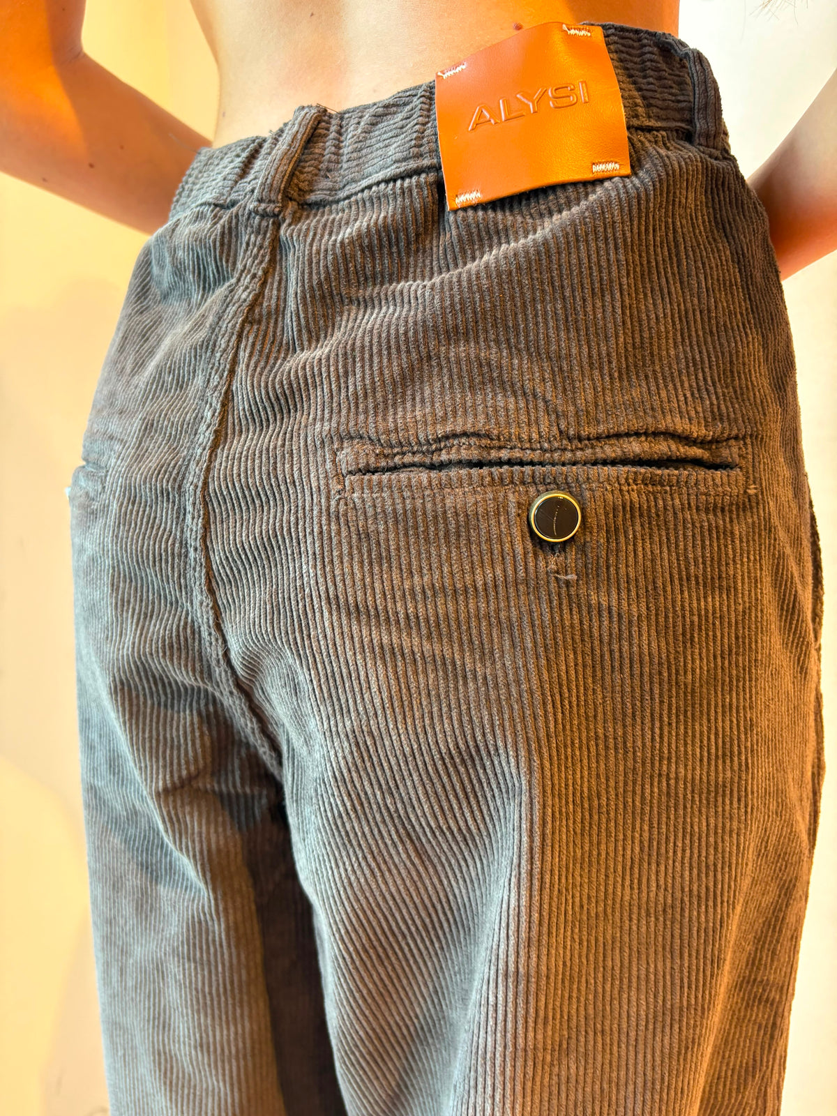 Pantalone Cacao Modello Barrel - Alysi