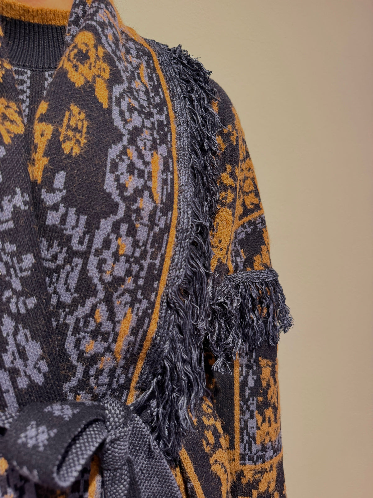 Cardigan Jacquard con Frange - Amosa