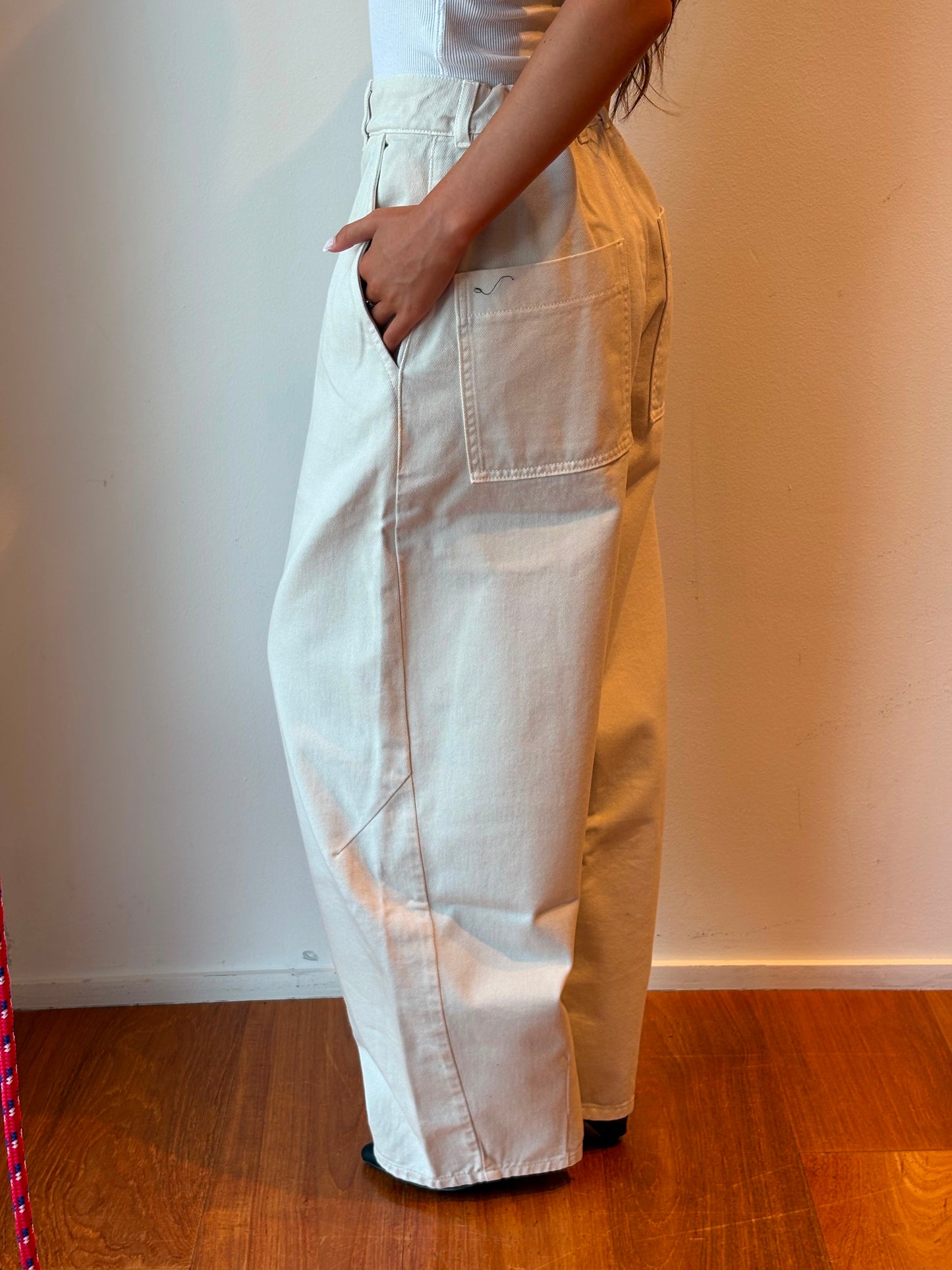 Jeans Gesso Modello Barrel - Alysi