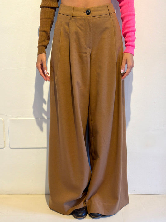 Pantalone a Gamba Larga Cammello - Essentiel Antwerp