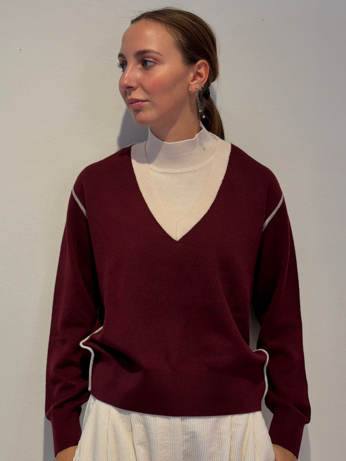 Pullover Bordeaux Scollo V - Essentiel Antwerp