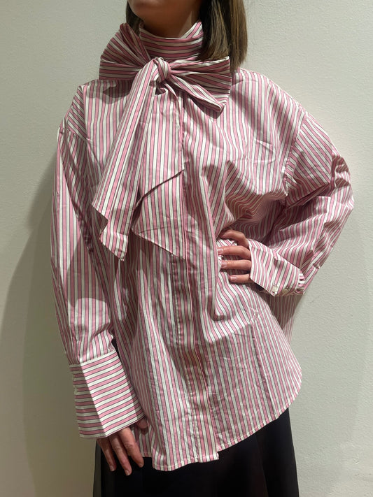 Camicia a Righe Bianche e Rosa con Fiocco - Essentiel Antwerp