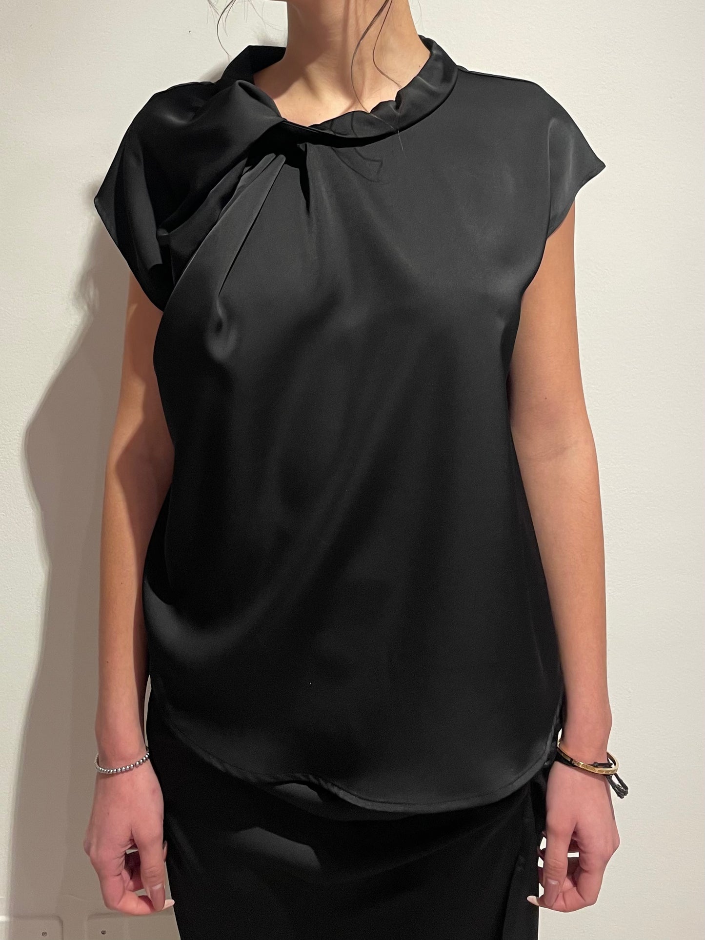 Blusa Nera a Maniche Corte - Eleh