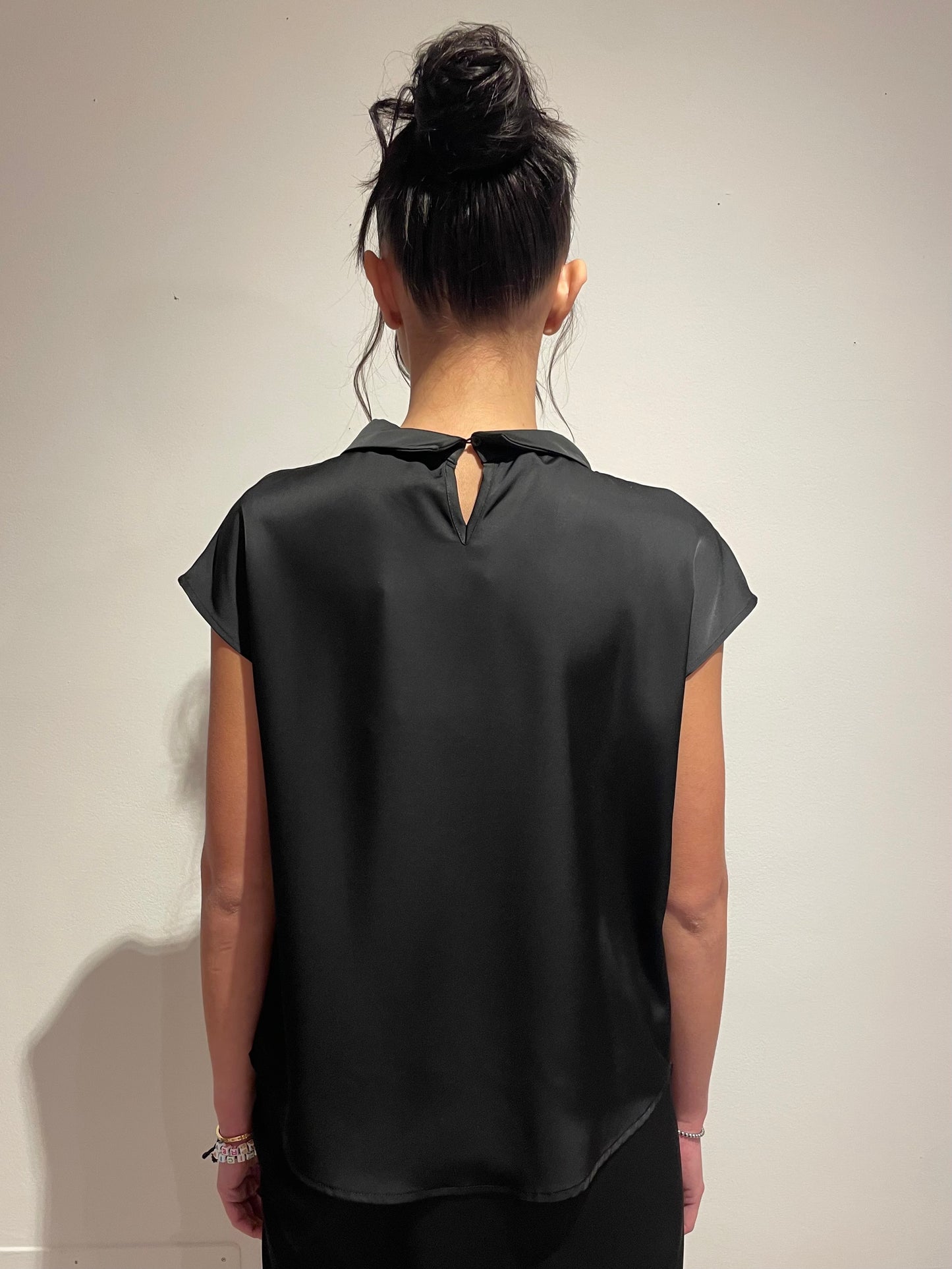 Blusa Nera a Maniche Corte - Eleh