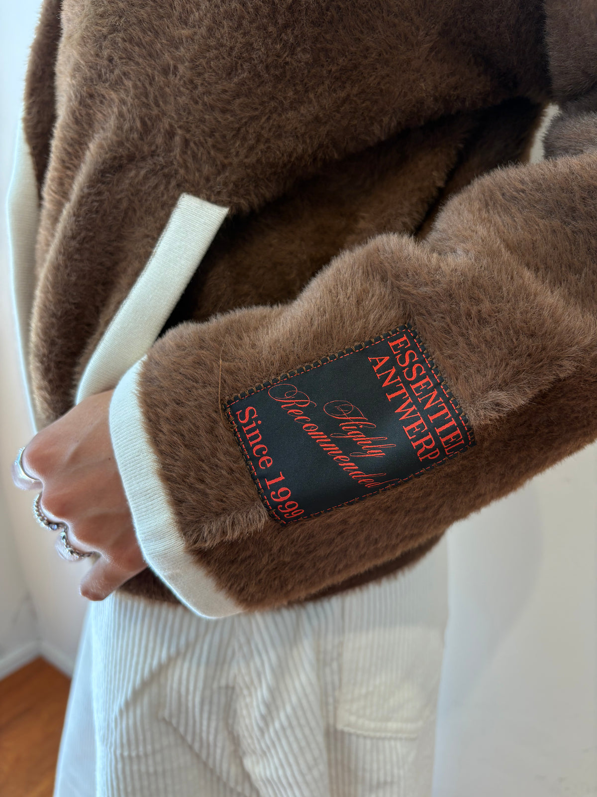 Cardigan Marrone con Profili A Contrasto - Essentiel Antwerp