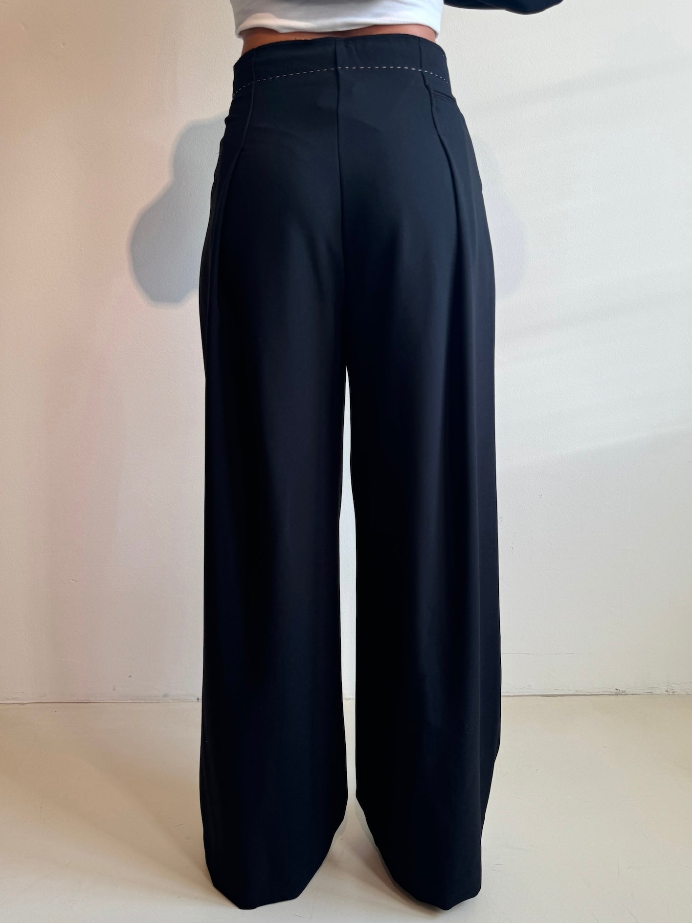 Pantalone Nero con Dettaglio Cuciture - Eleh