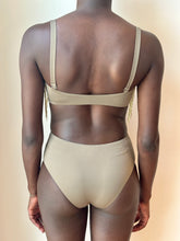Carica l&#39;immagine nel visualizzatore di Gallery, BIKINI A FASCIA CON FRANGE
