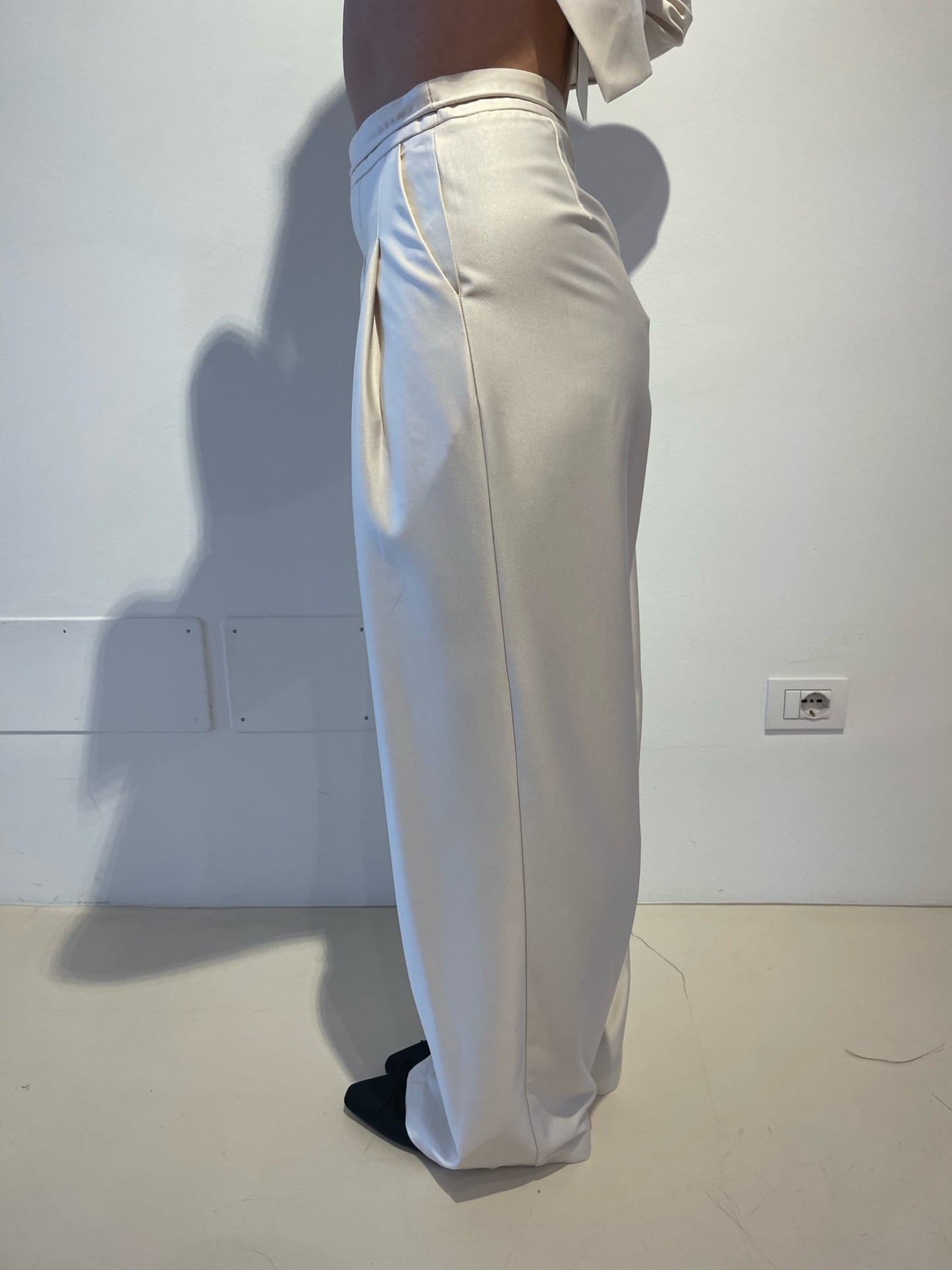 Pantalone con Pinces Crema - Eleh