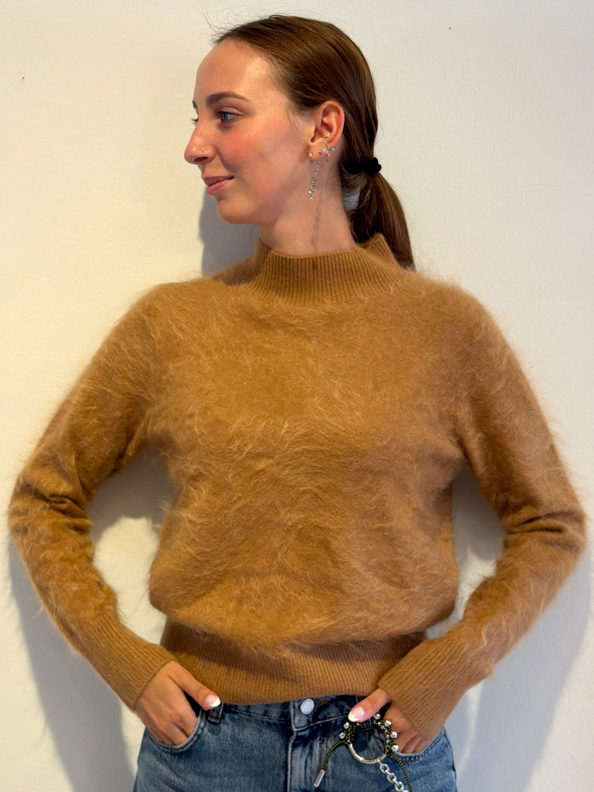Pullover Cammello in Cashemre Collo Alto - Essentiel Antwerp