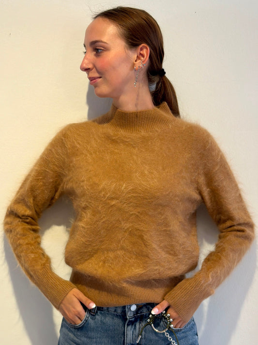 Pullover Cammello in Cashemre Collo Alto - Essentiel Antwerp