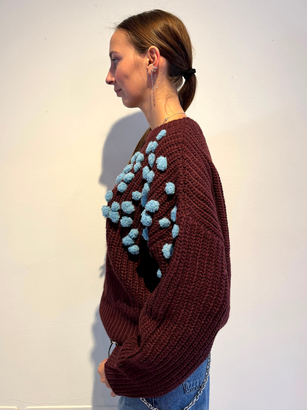 Maglione con Pompon - In Più Colori - Essentiel Antwerp