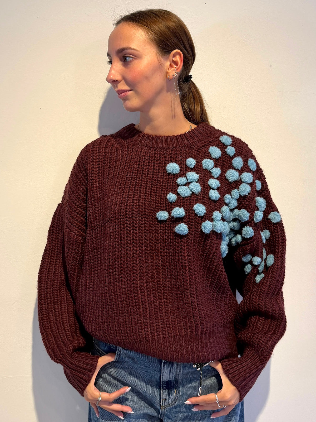 Maglione con Pompon - In Più Colori - Essentiel Antwerp