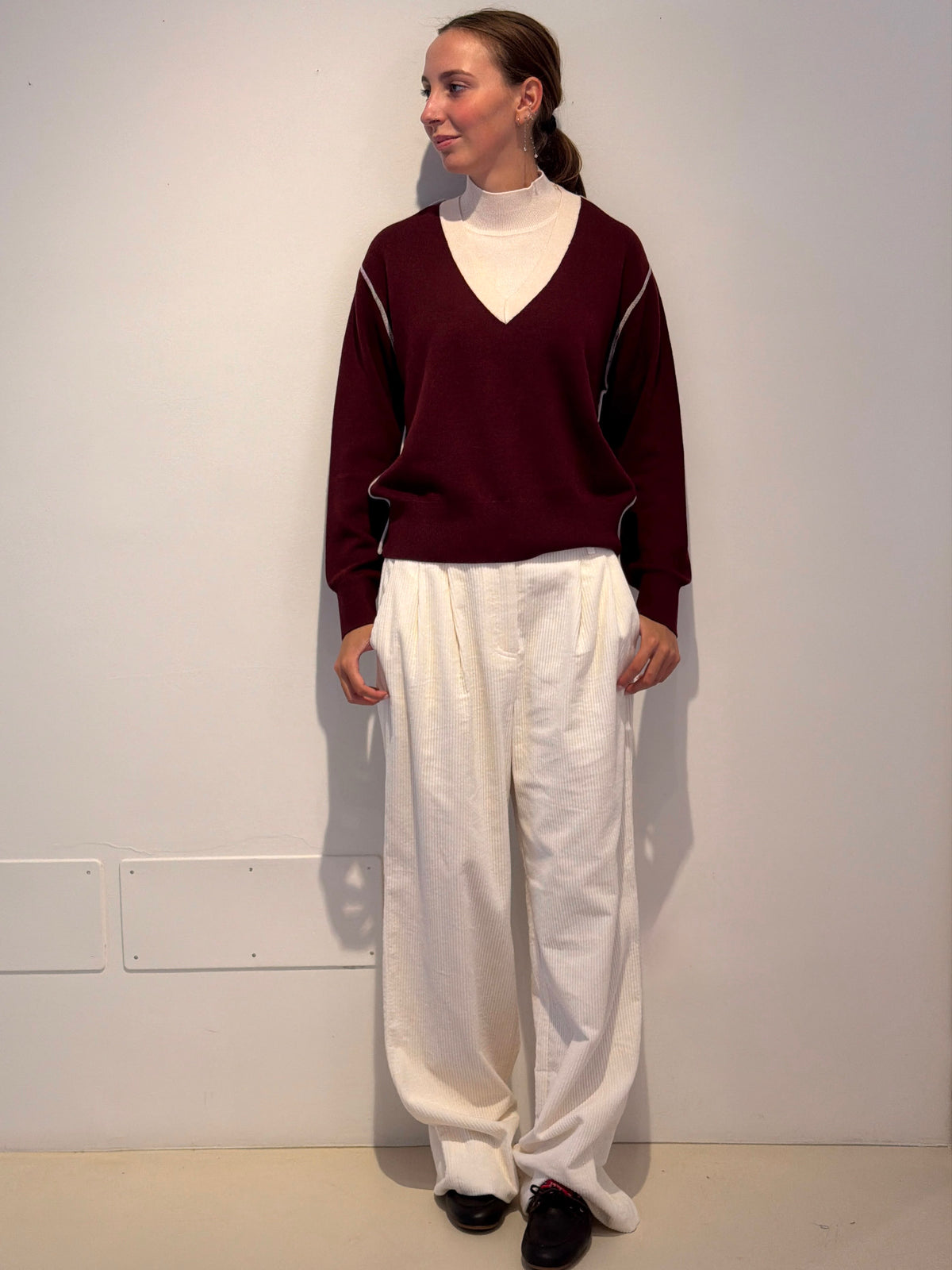 Pullover Bordeaux Scollo V - Essentiel Antwerp