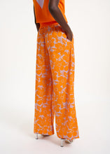 Carica l&#39;immagine nel visualizzatore di Gallery, Pantalone in cotone stampa floreale arancio e lilla
