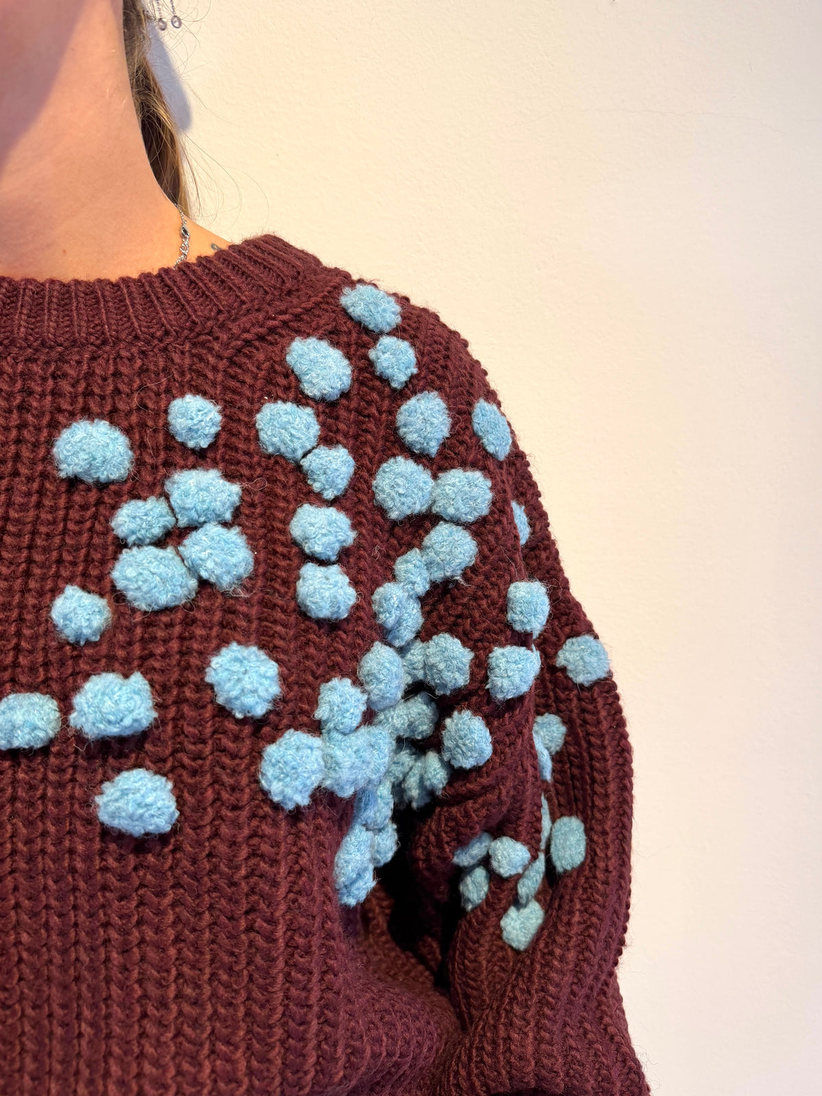 Maglione con Pompon - In Più Colori - Essentiel Antwerp