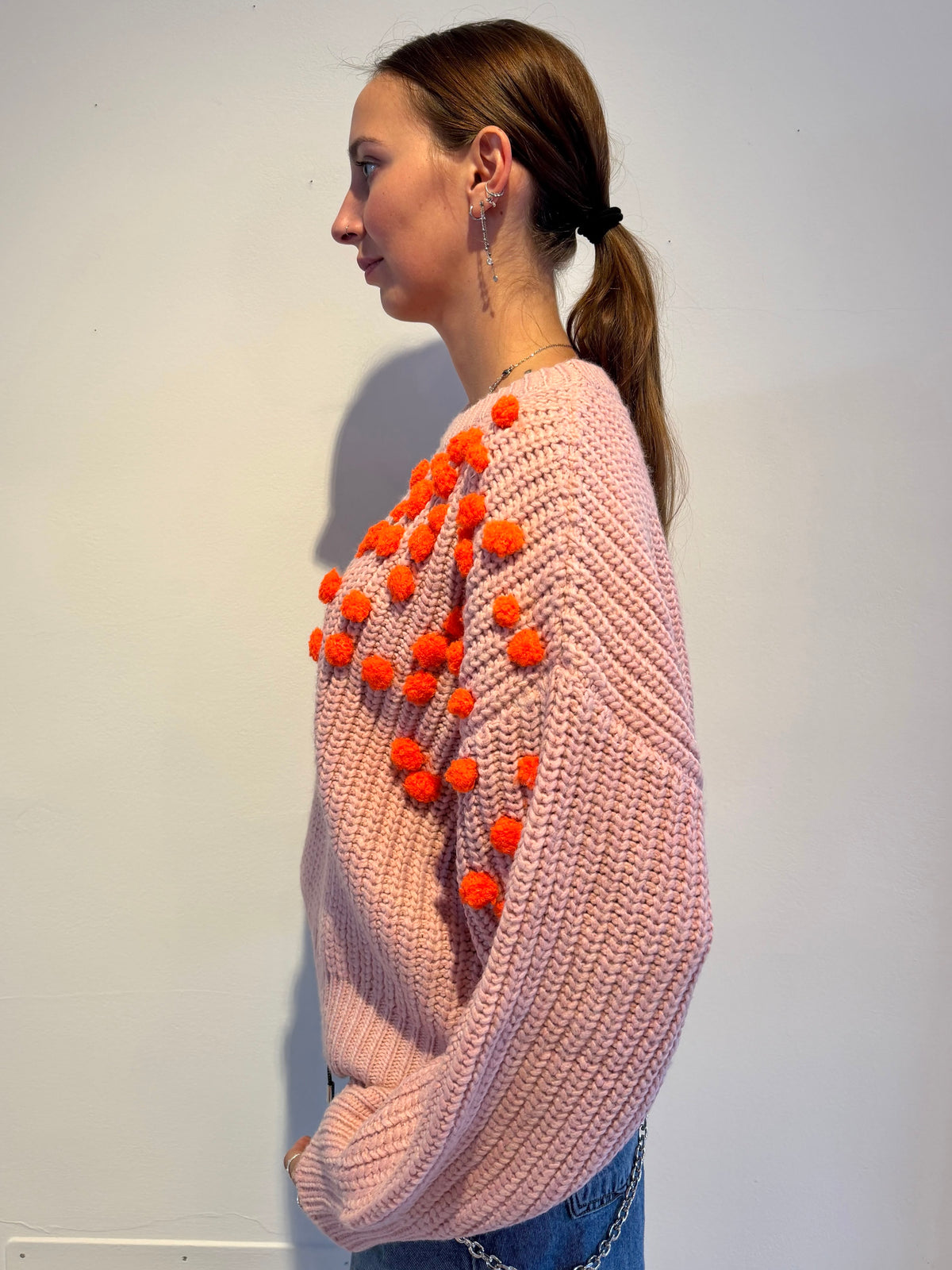 Maglione con Pompon - In Più Colori - Essentiel Antwerp