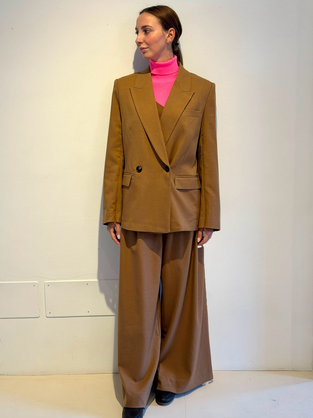 Pantalone a Gamba Larga Cammello - Essentiel Antwerp